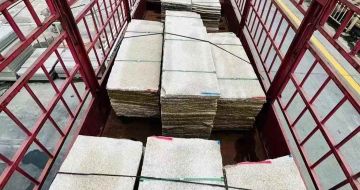 太原 黄金麻花岗岩荔枝面，光面毛板装车完成