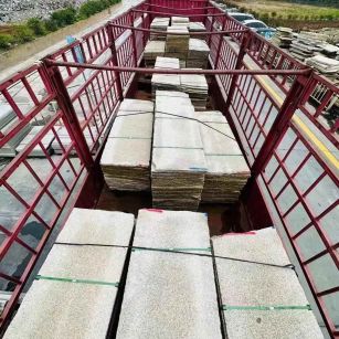 太原 黄金麻花岗岩荔枝面，光面毛板装车完成