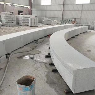 太原芝麻白花岗岩石板材 园林光面弧形坐凳