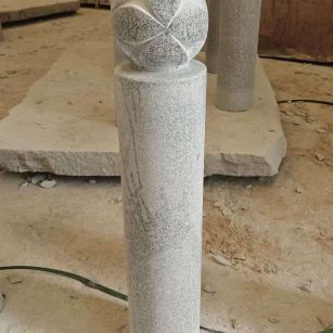 太原 芝麻白花岗岩石材挡车石柱、停车柱、圆柱挡车柱、方柱挡车柱等