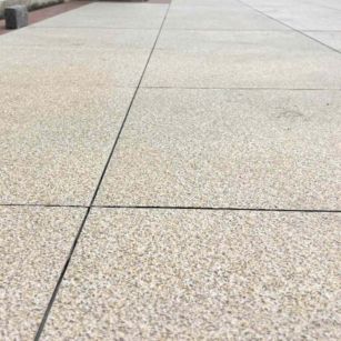 太原 黄金麻花岗岩石板材荔枝面地面铺装效果