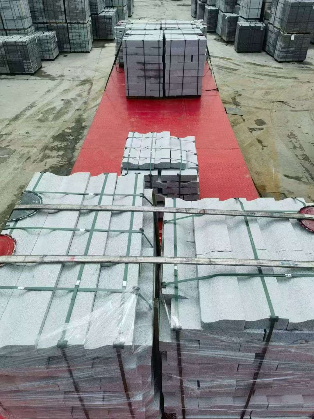 太原 芝麻白仿形加直形路沿石出货日常