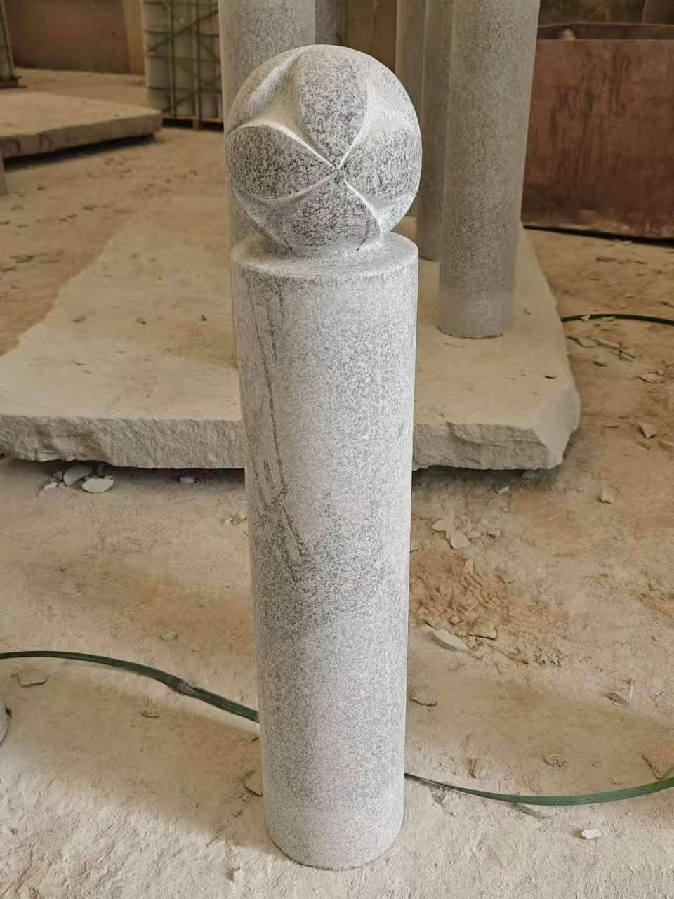 太原 芝麻白花岗岩石材挡车石柱、停车柱、圆柱挡车柱、方柱挡车柱等