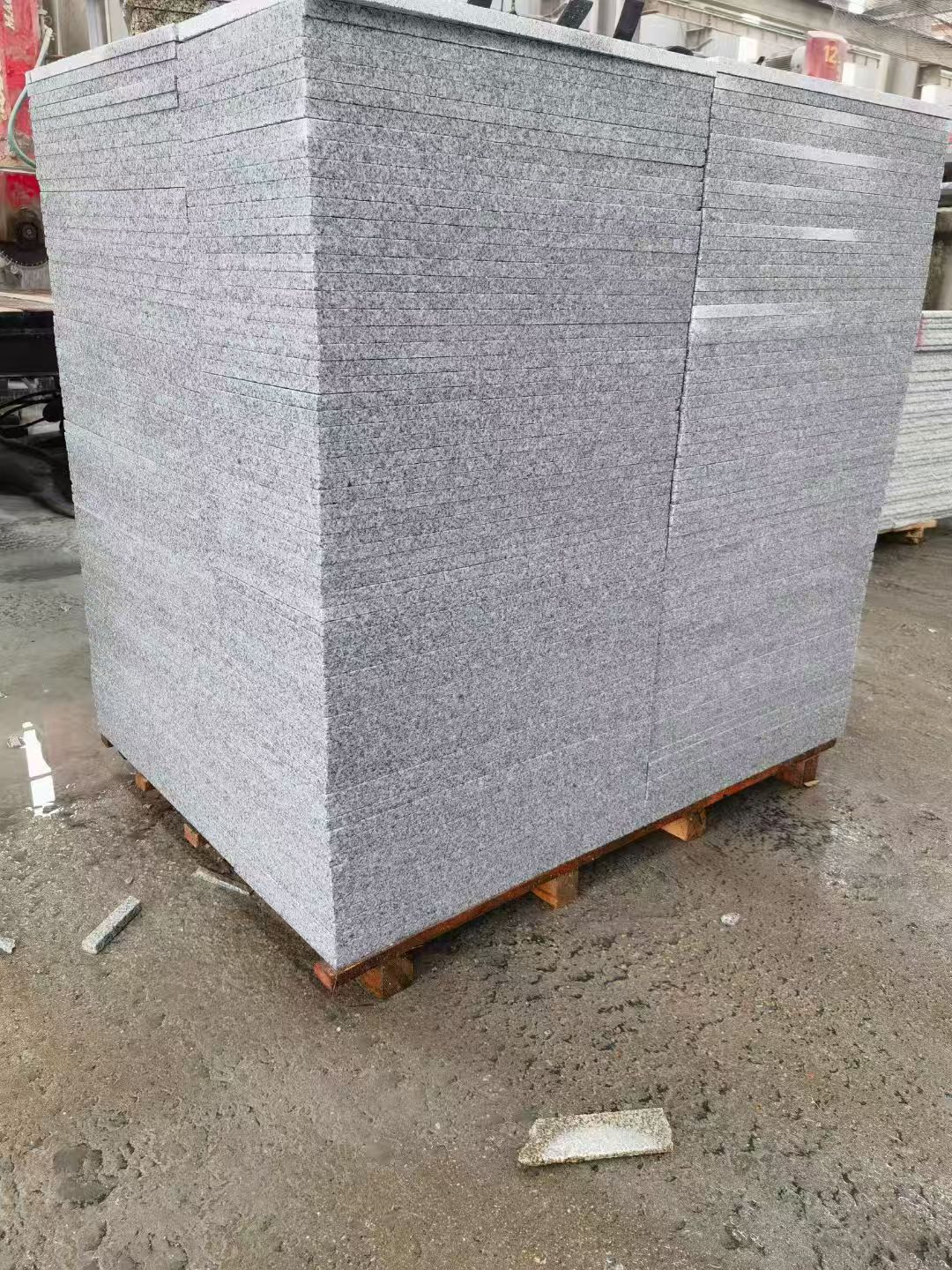 太原 芝麻白火烧面1.8厚300*600地铺石，尺寸标准，厚薄均匀