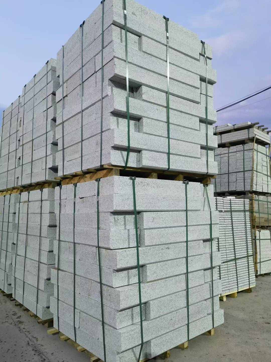 太原 芝麻白花岗岩路沿石，路缘石，路肩石，道牙，立缘石，马路牙子，街沿石，侧石等