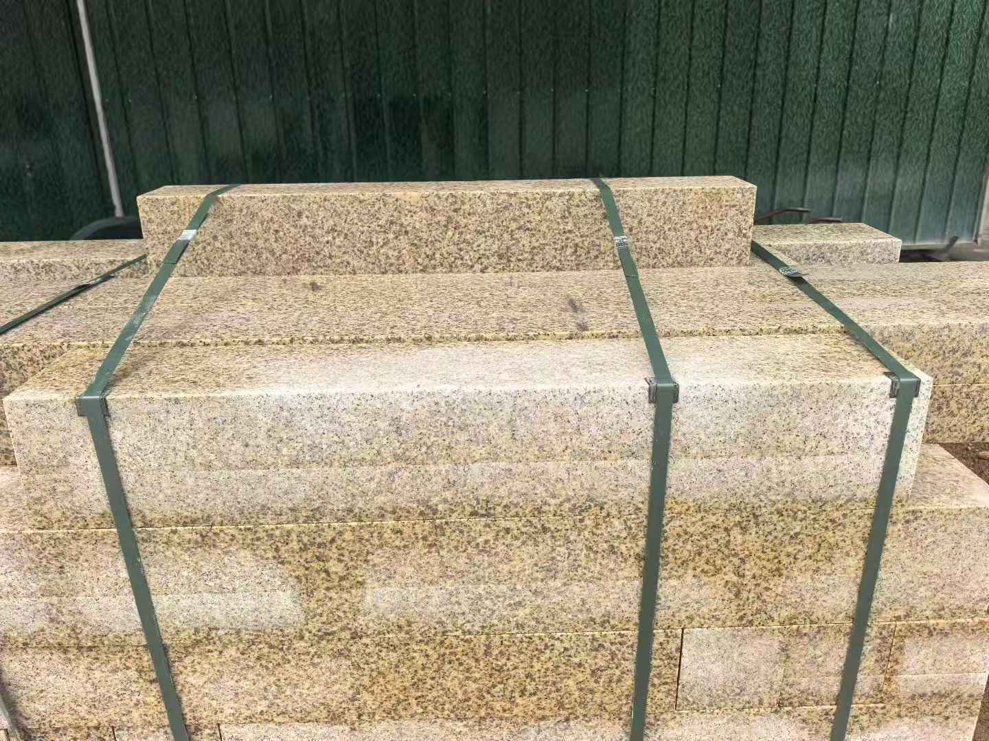 太原 黄金麻花岗岩石材机切面栏杆料半成品