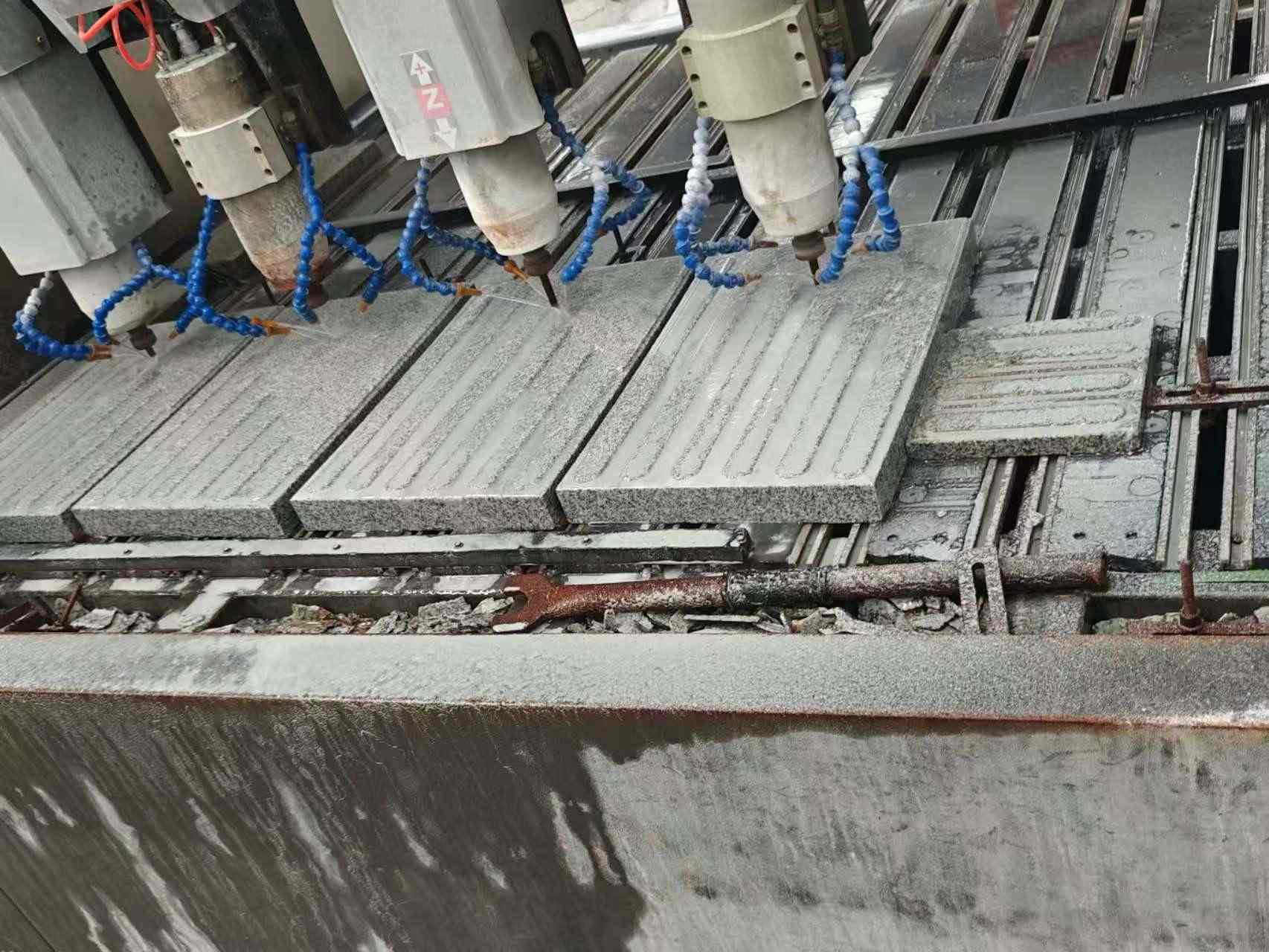 太原 芝麻白花岗岩荔枝面盲道雕刻