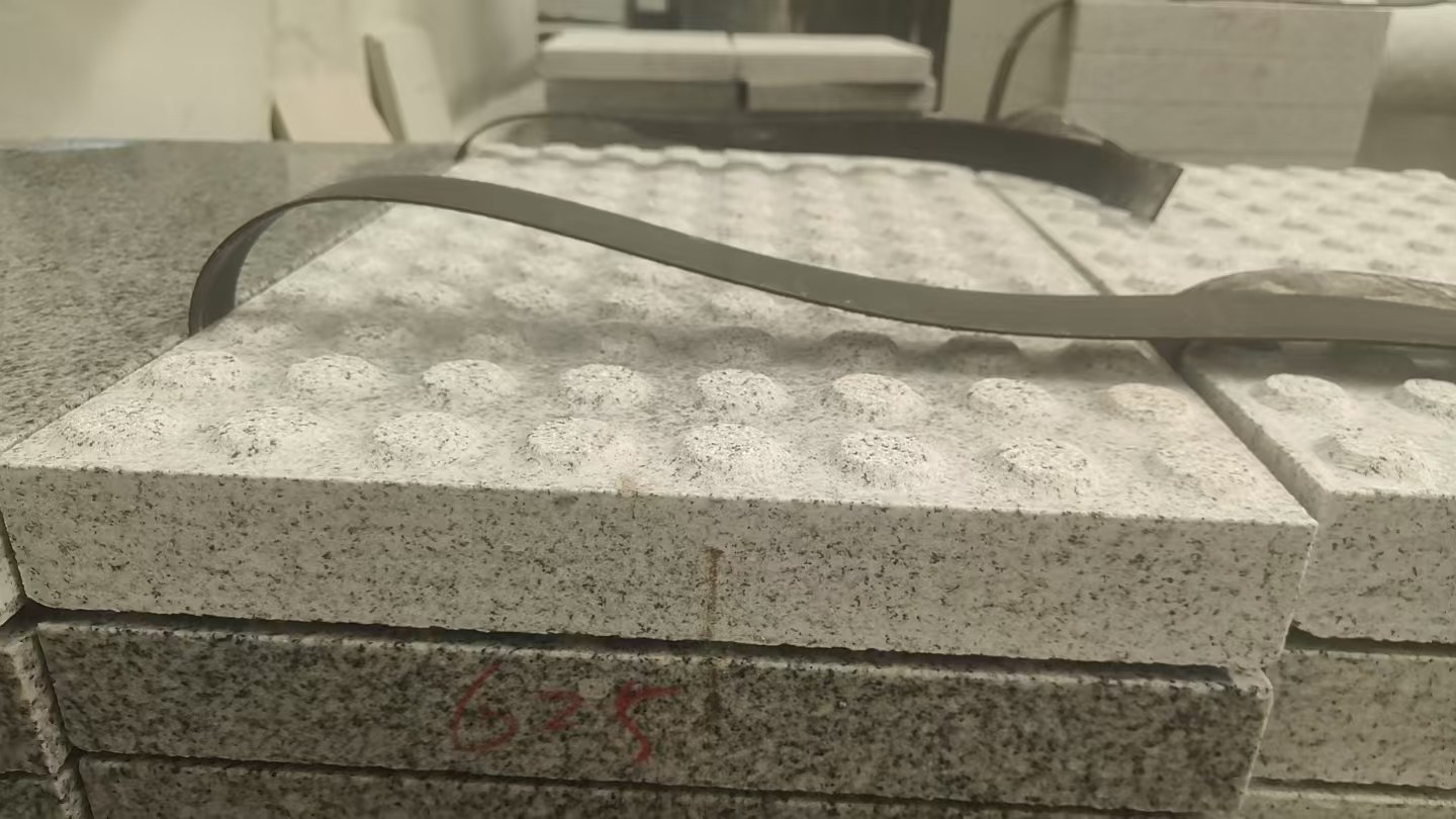太原 芝麻白花岗岩6.0公分荔枝面五轴加工雕刻盲点