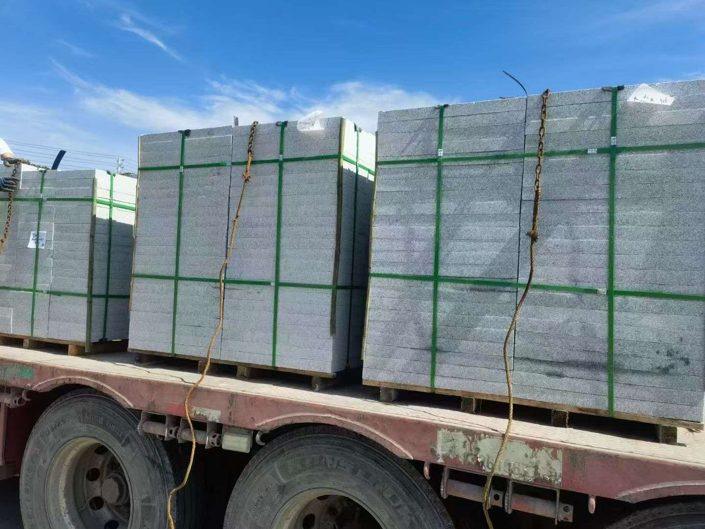 太原 芝麻白花岗岩地铺石装车日常