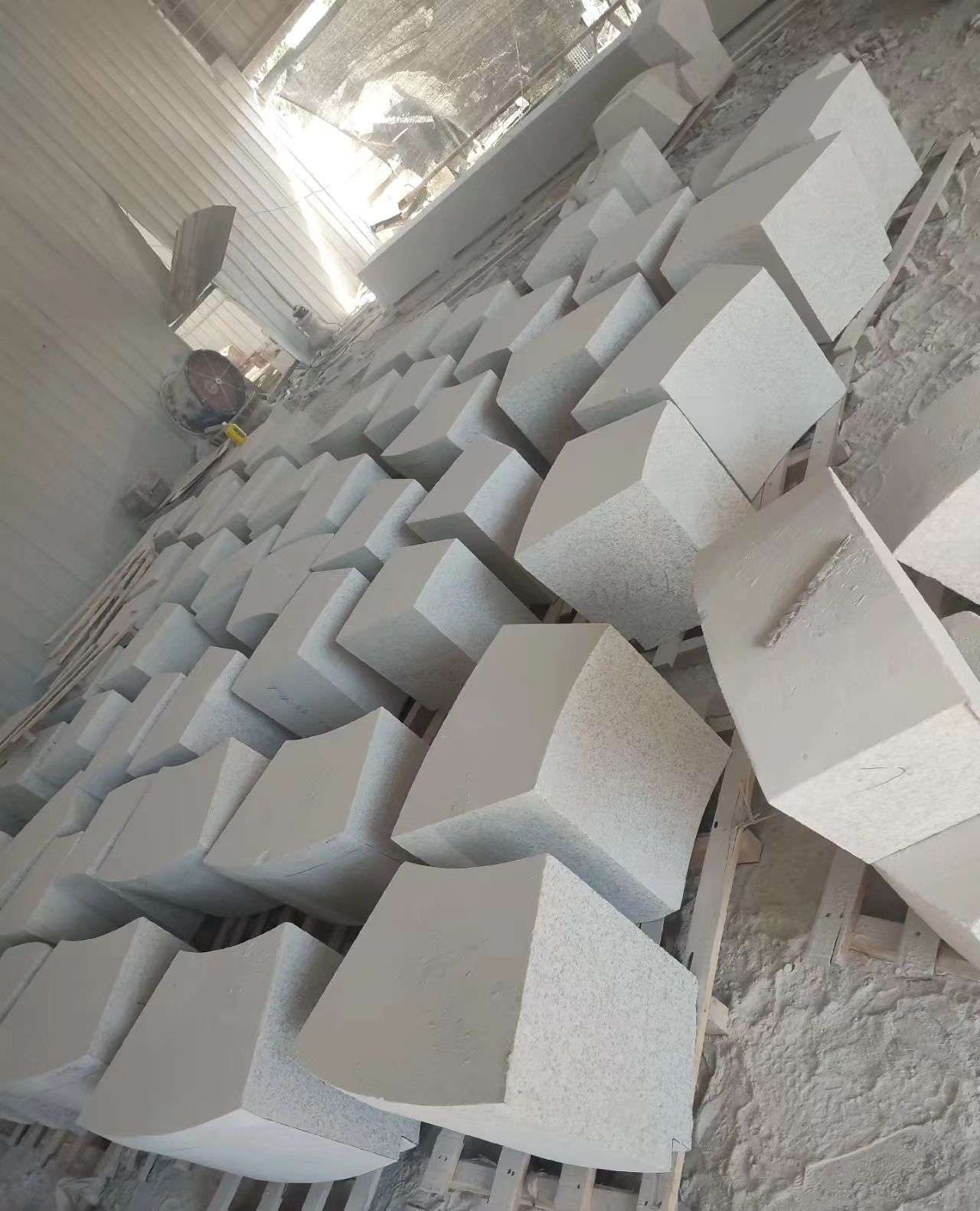 太原 白麻花岗岩异形坐凳