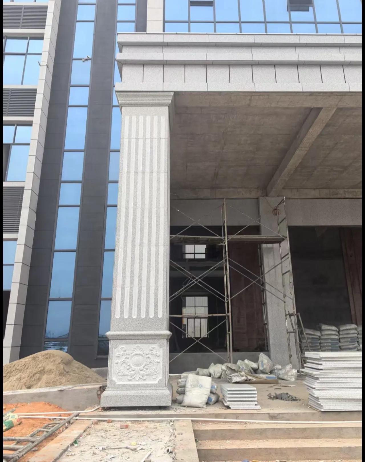 太原 芝麻白光面花岗岩门楼大柱（罗马柱）配雕花底座