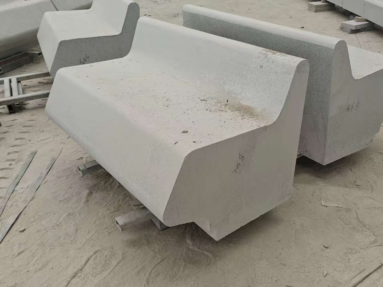 太原 芝麻白花岗岩异形坐凳，石凳