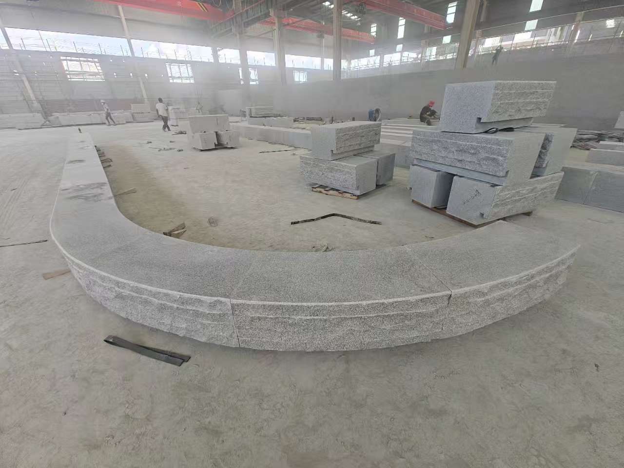 太原 芝麻白异形坐凳，自然面光面弧形加工