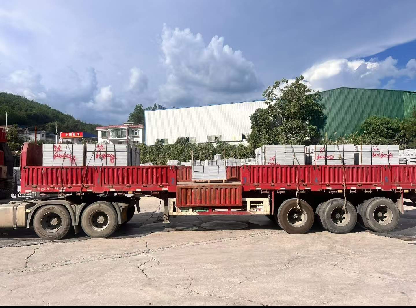 太原 芝麻灰花岗岩地铺石出货日常