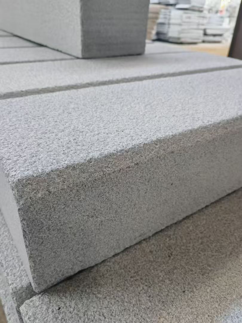 太原 芝麻灰荔枝面路沿石