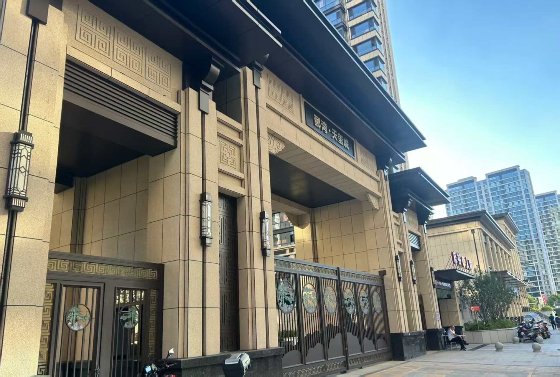 太原 黄金麻花岗岩荔枝面小区门楼外墙干挂