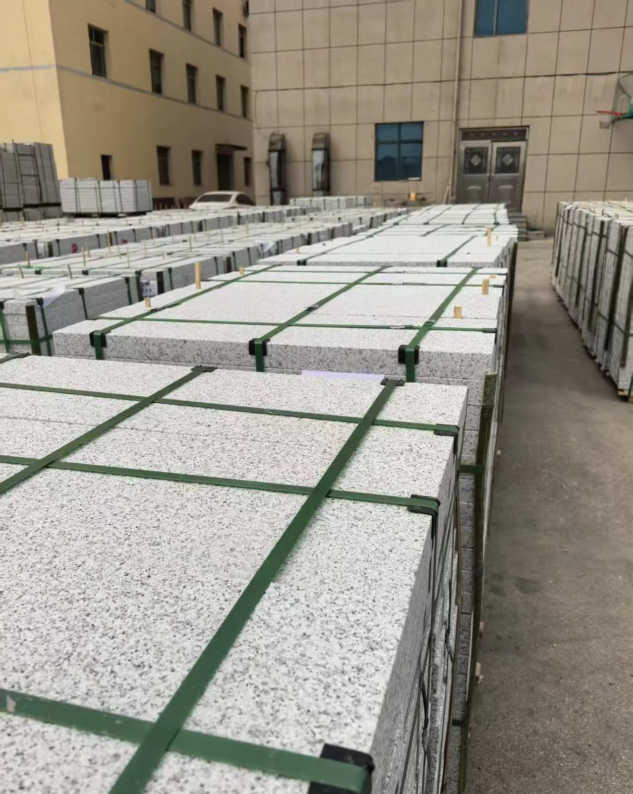 太原 白麻花岗岩5.0公分荔枝面地铺石