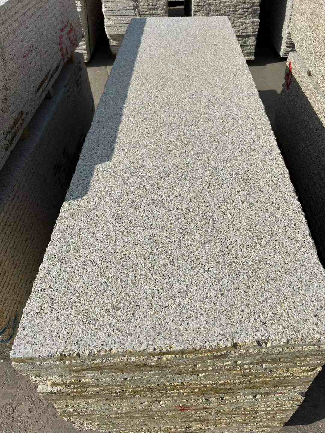 太原 黄金麻花岗岩荔枝面毛板，半成品