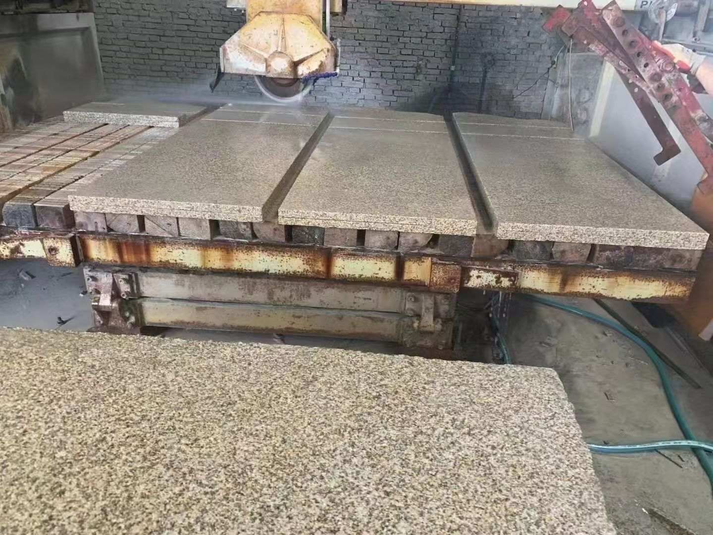 太原 黄金麻荔枝面成品板加工