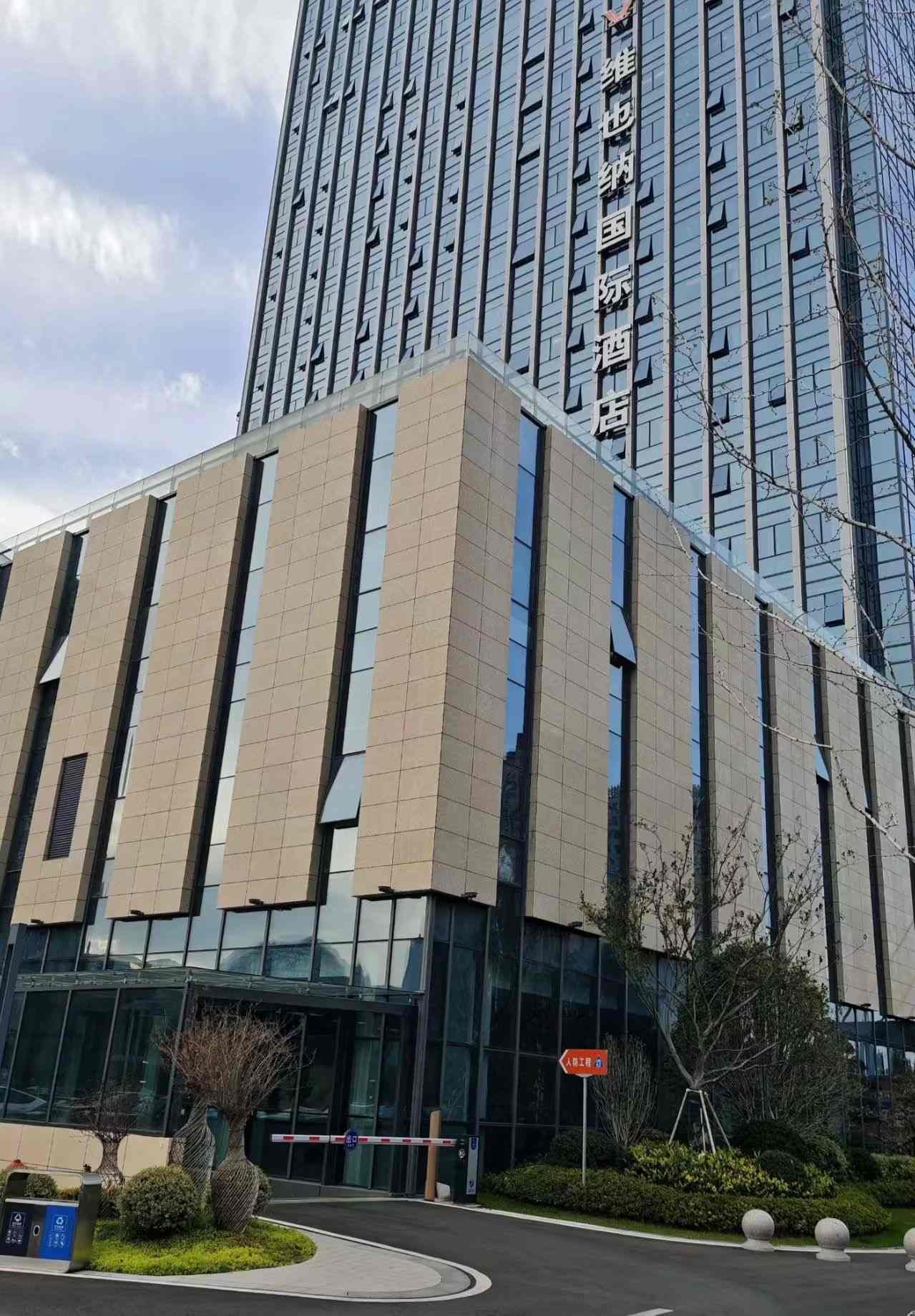 太原 黄金麻花岗岩外墙干挂